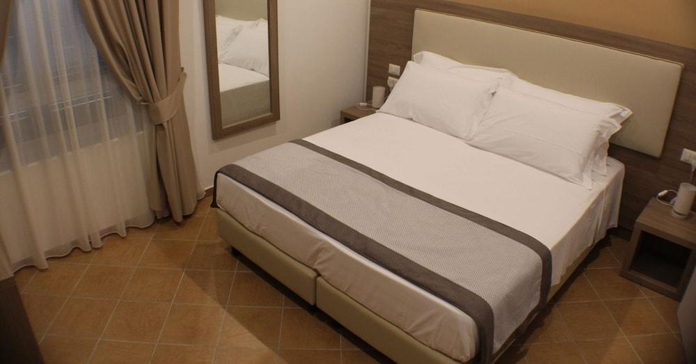 Hotiday Room Collection - Napoli Residenza Scarlatti Exterior foto